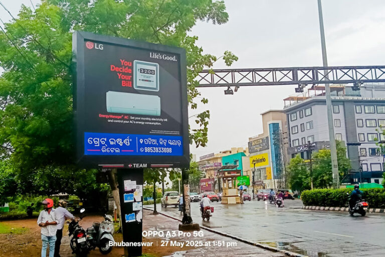 web-TEAM-HOARDINGS-(1)